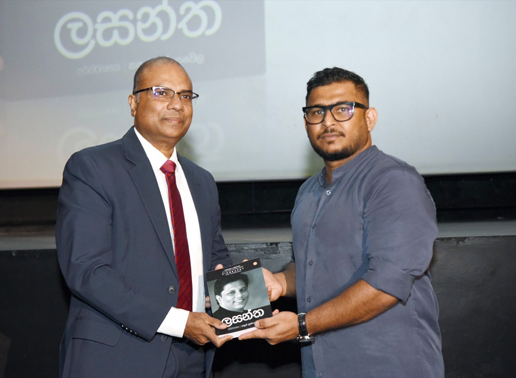 Journalist Kasun Pussewela presenting CIABOC DG Ranga Dissanayake a copy of the Sinhala translation of ‘Unbowed & Unafraid’